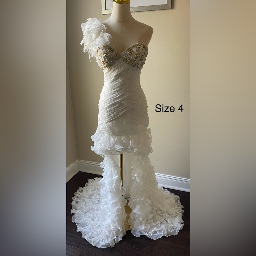 061 Elegant White One-Shoulder Gown